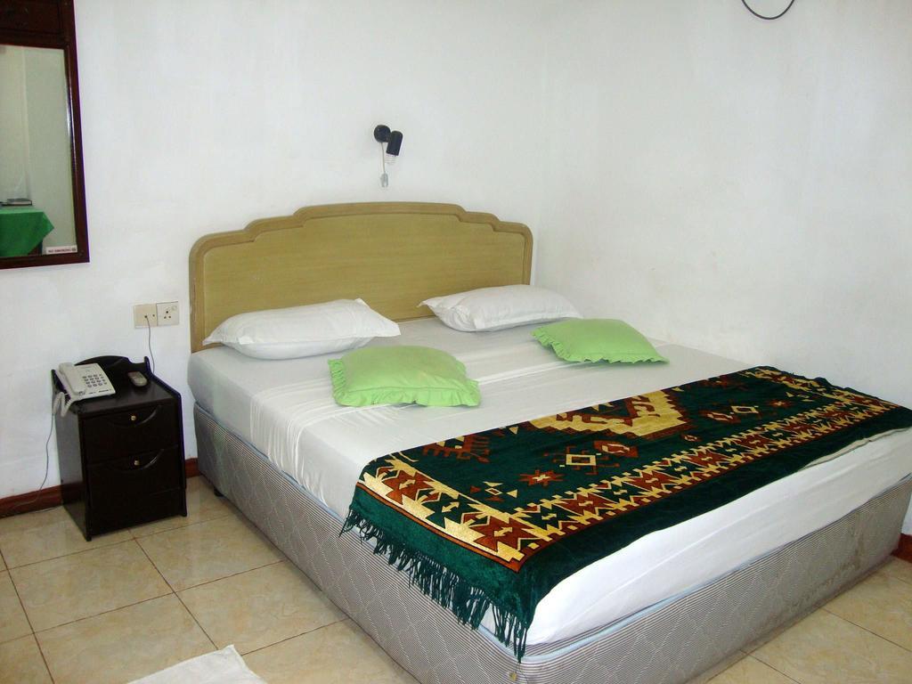 Green Park Beach Hotel تريكونامالاي الغرفة الصورة